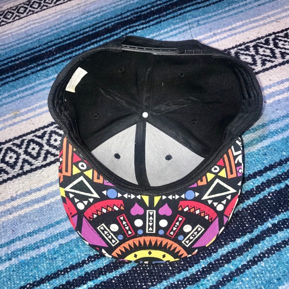 Colorful patterned hat - Picture 3 of 3
